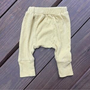 Kate Quinn - Fall Yellow Pants